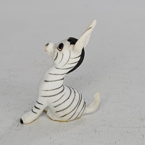 Freeman McFarlin George Good Zebra Sitting Miniature Figurine - Picture 3 of 11